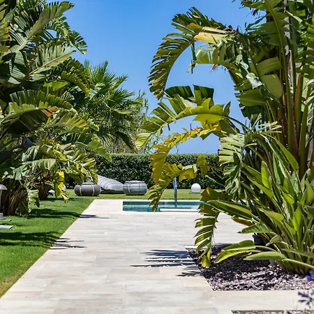 Iniada - Beachside Haven By Etouri Villa *