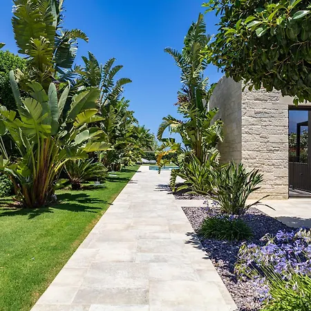 Iniada - Beachside Haven By Etouri *