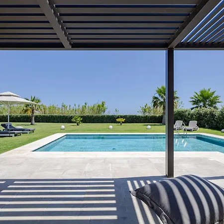 Iniada - Beachside Haven By Etouri Villa