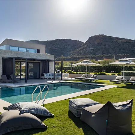 Villa Iniada - Beachside Haven By Etouri