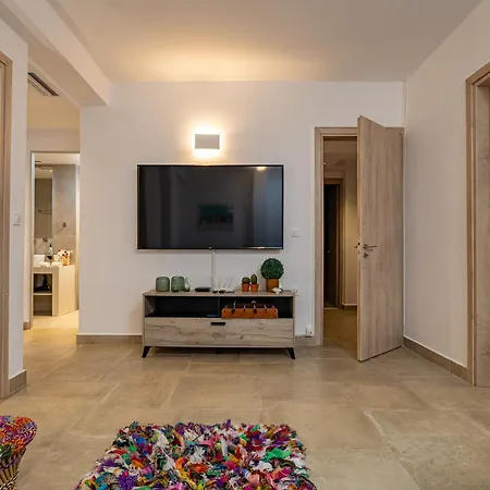 Iniada - Beachside Haven By Etouri