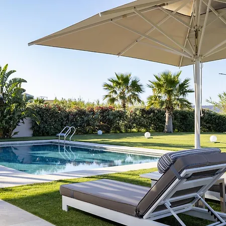 Iniada - Beachside Haven By Etouri Villa