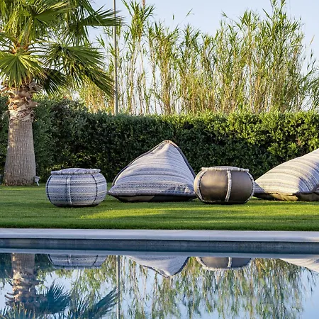 Iniada - Beachside Haven By Etouri
