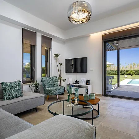 Villa Iniada - Beachside Haven By Etouri