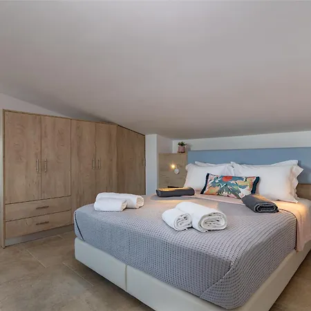 Iniada - Beachside Haven By Etouri *