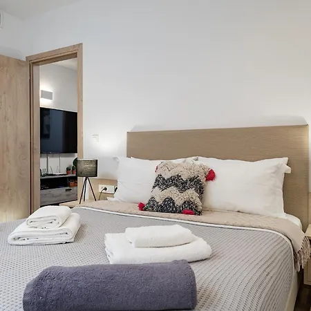 Iniada - Beachside Haven By Etouri Villa