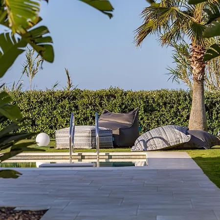 Iniada - Beachside Haven By Etouri
