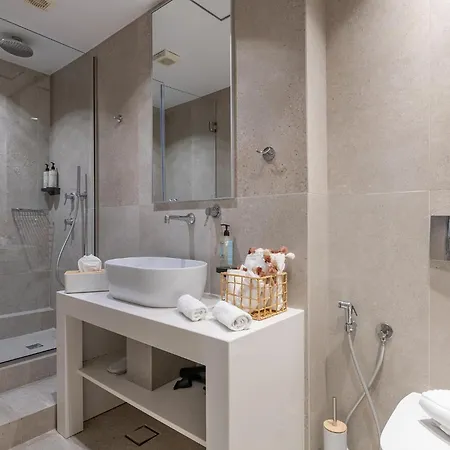 فيلة Iniada خانيا